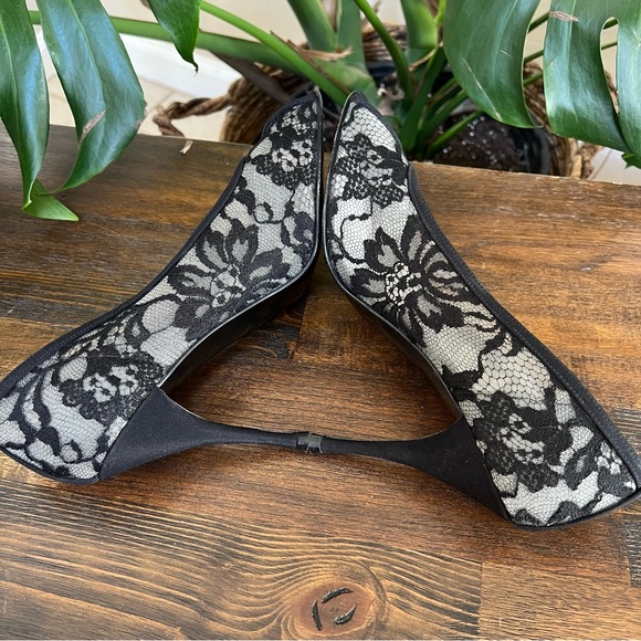 Stuart Weitzman Black Lace Peep Toe Satin Heels US9 - Picture 9 of 14